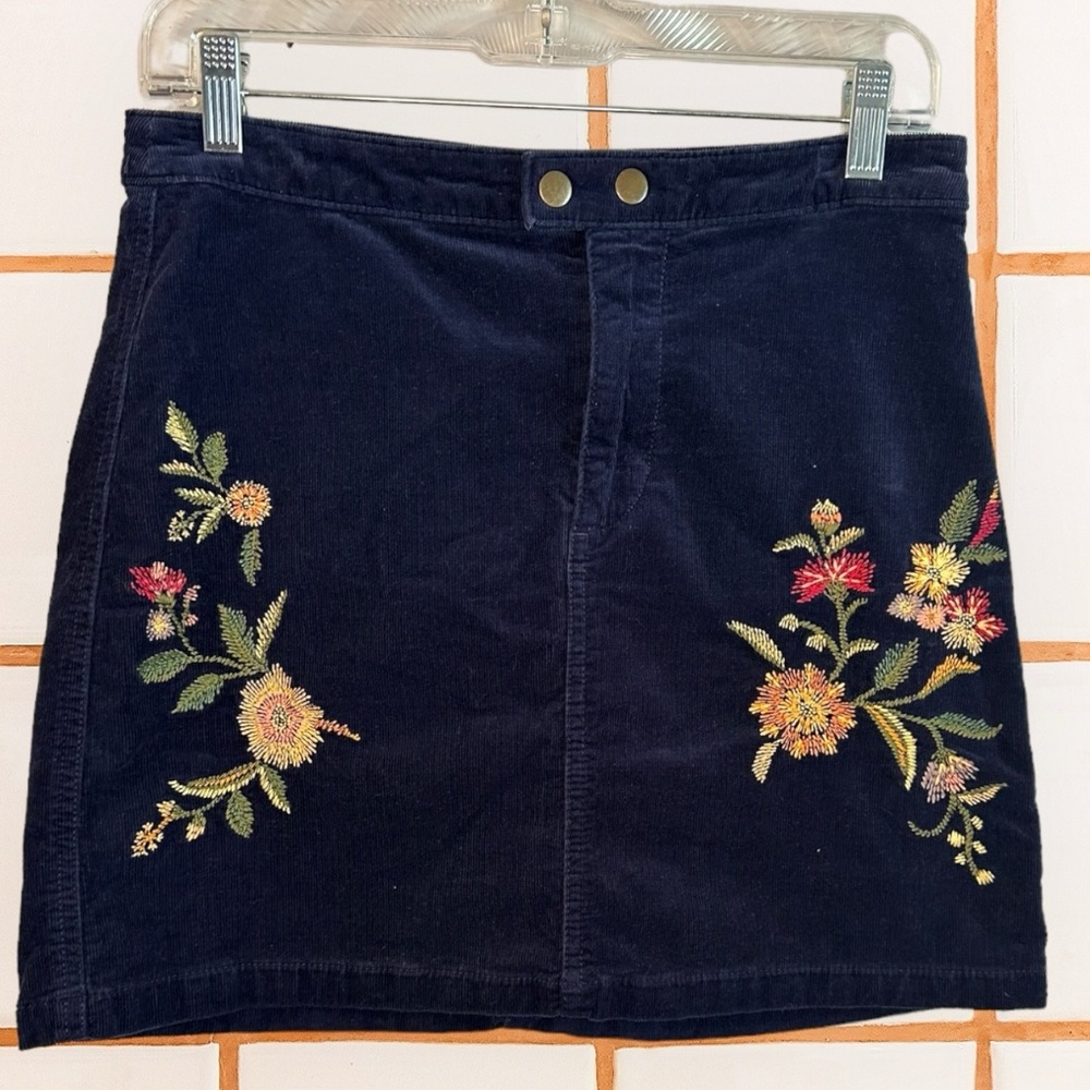 Mini Skirt Corduroy with embroidered flowers massimo size 6